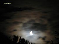 Lune 0388w  Malgré un ciel très nuageux voici les premières photos prises par un étudiant de l'UTL
